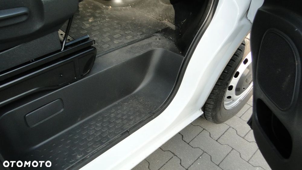 Renault Trafic - 26