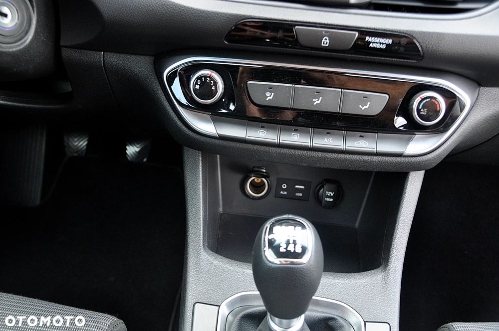 Hyundai i30 1.6 D Comfort - 12