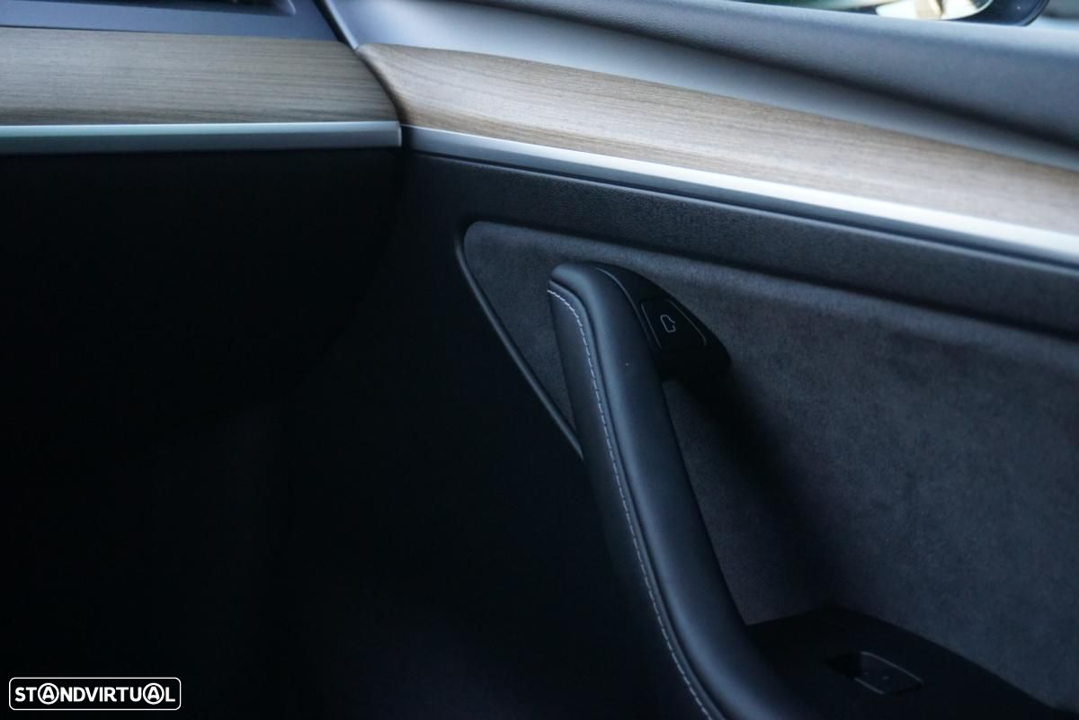 Tesla Model Y - 29