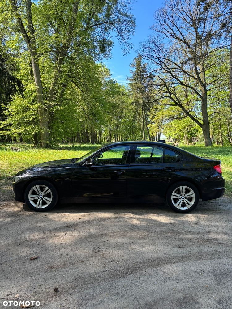 BMW Seria 3 320d Sport Line - 9