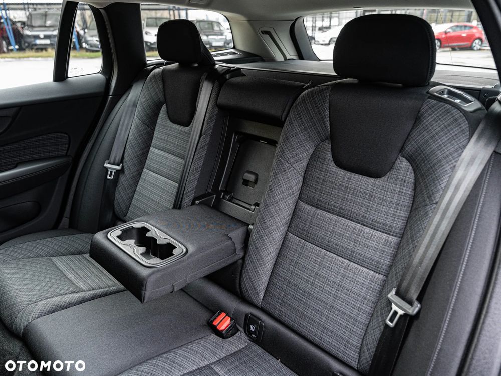 Volvo V60 B3 B Essential - 31