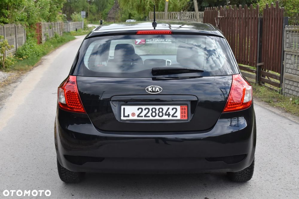 Kia Ceed - 8