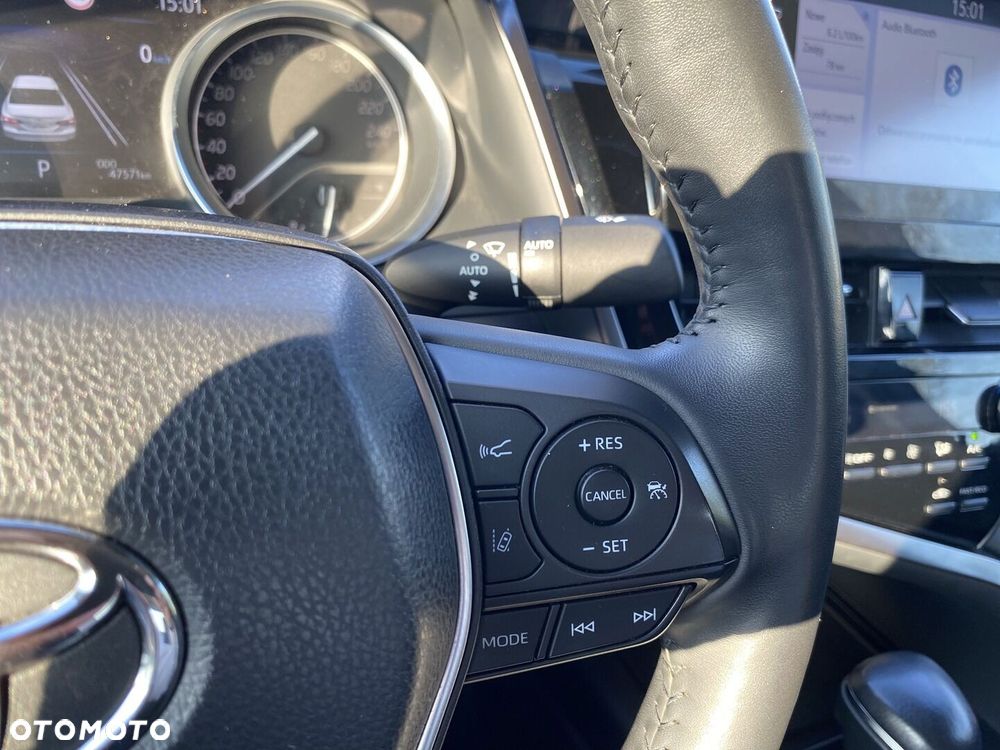 Toyota Camry 2.5 Hybrid Comfort CVT - 24