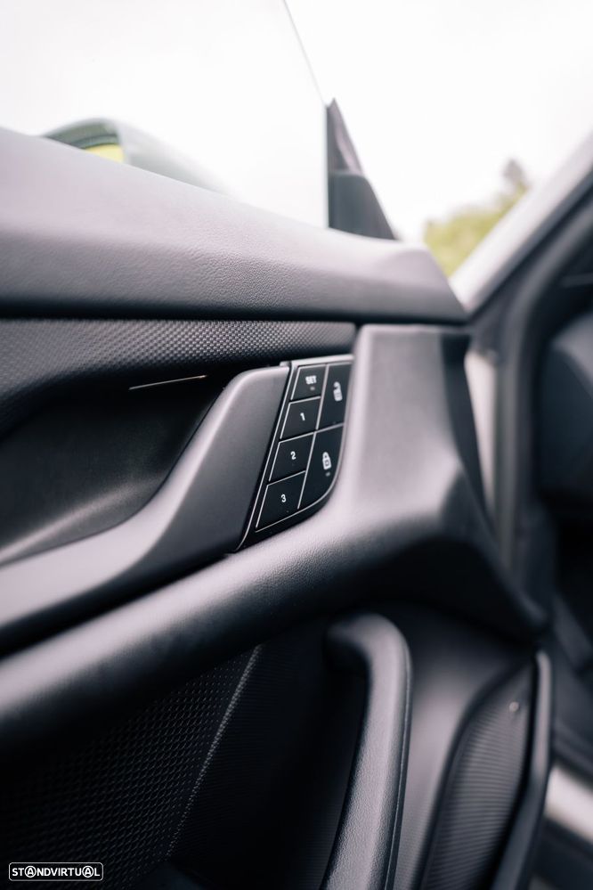 Porsche Taycan Sport Turismo - 25
