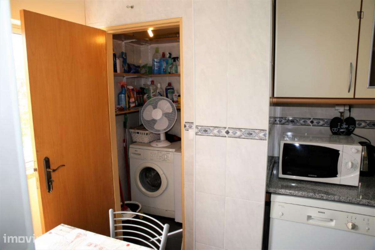 Quarto - localizado em Roma-Areeiro Lisbon - Grande imagem: 5/9
