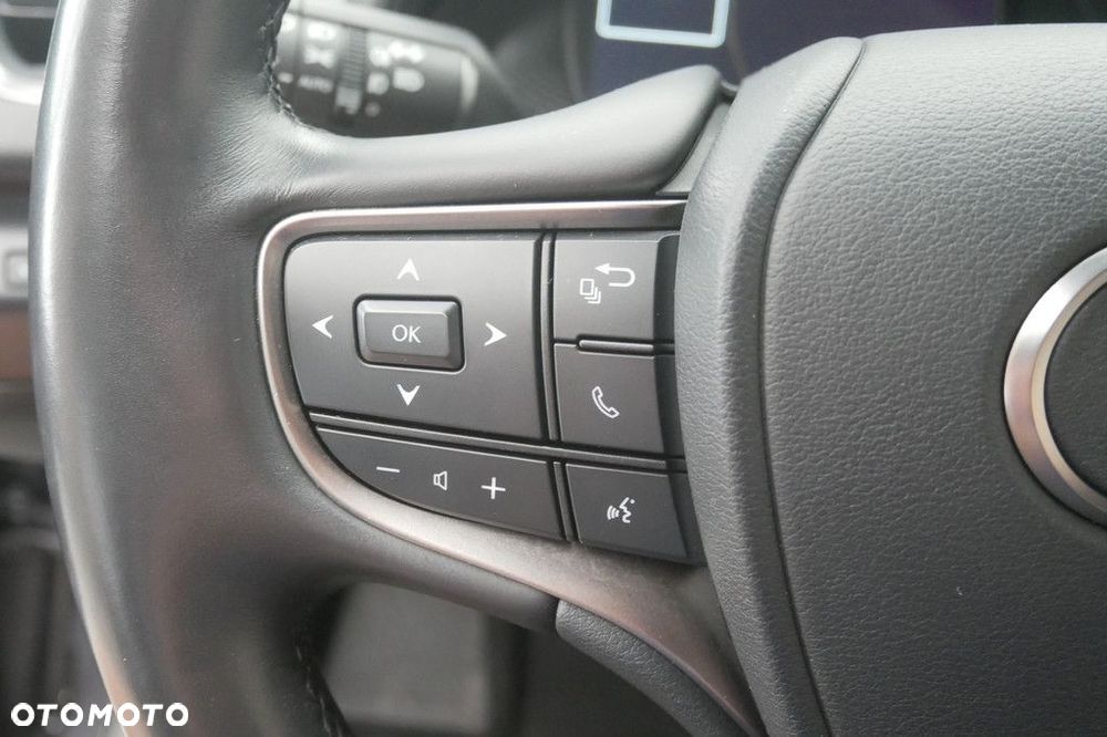 Lexus UX - 24