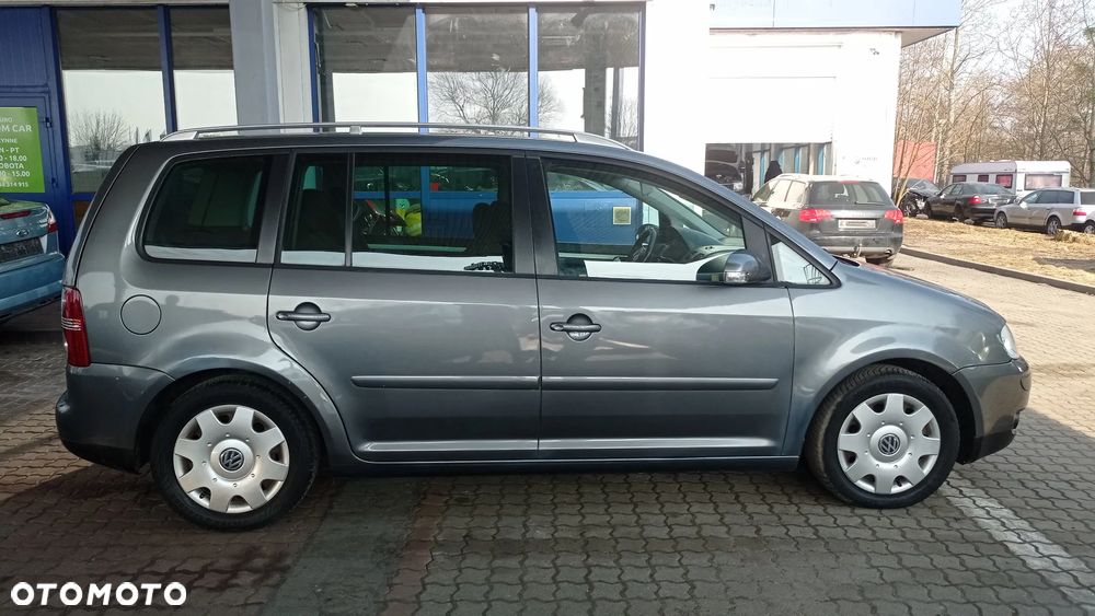 Volkswagen Touran 1.6 FSI Trendline - 9