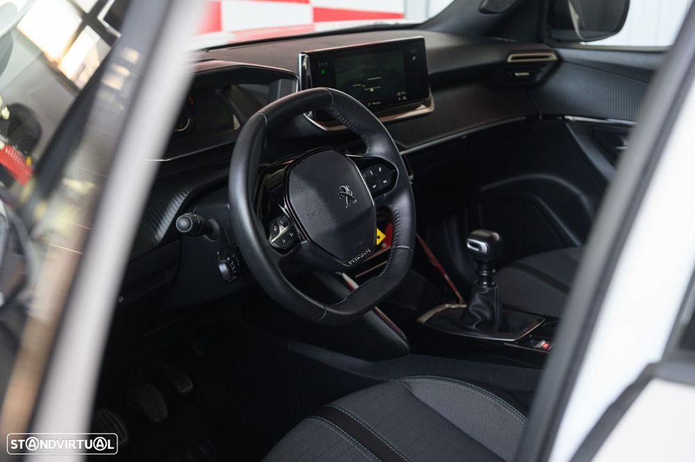 Peugeot 2008 1.2 PureTech Allure - 27