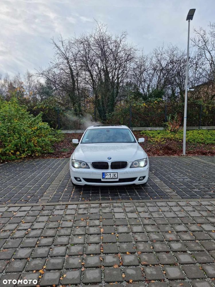 BMW Seria 7 740i - 24