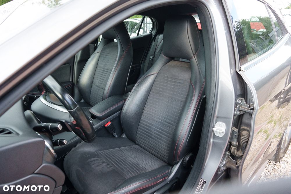 Mercedes-Benz GLA 180 7G-DCT AMG Line - 10