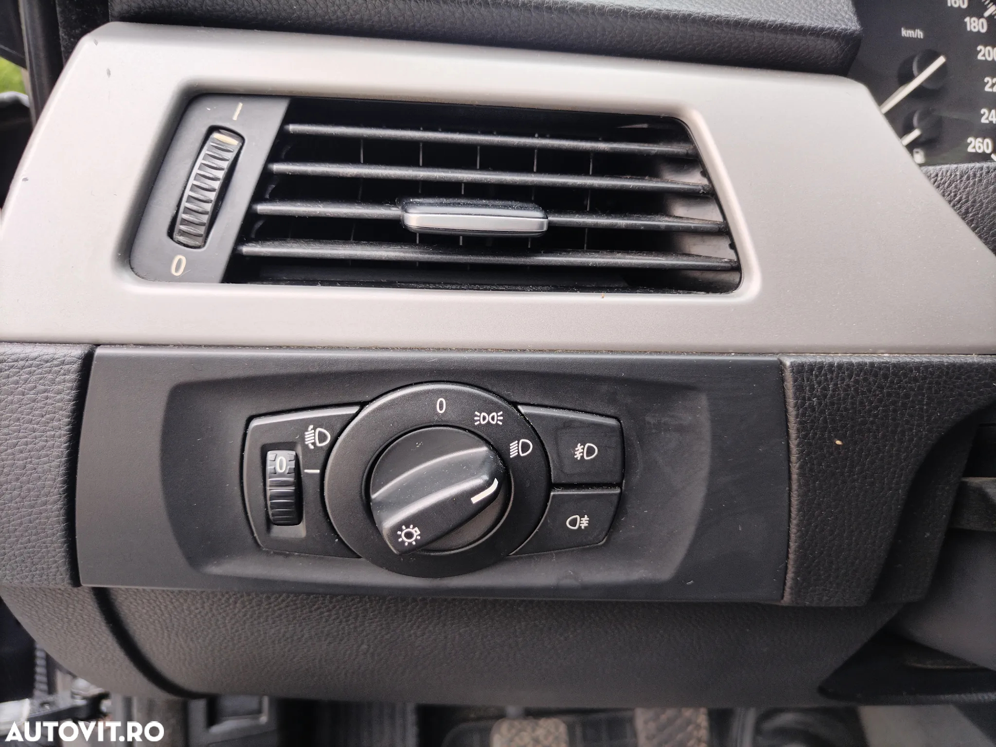 BMW Seria 3 318d Touring - 13