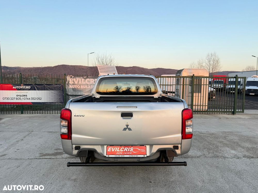 Mitsubishi L200 Double Cab 2.2 DI-D M/T Instyle - 9