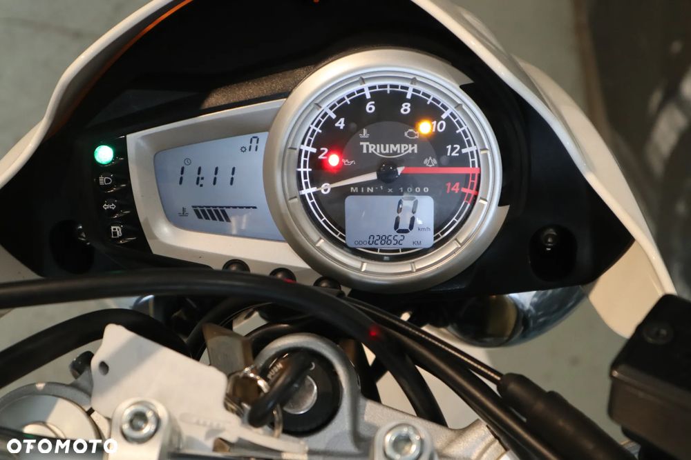 Triumph Street Triple - 16
