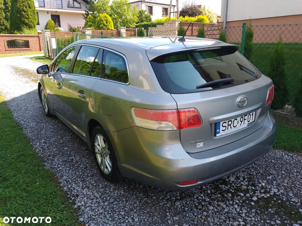 Toyota Avensis - 4