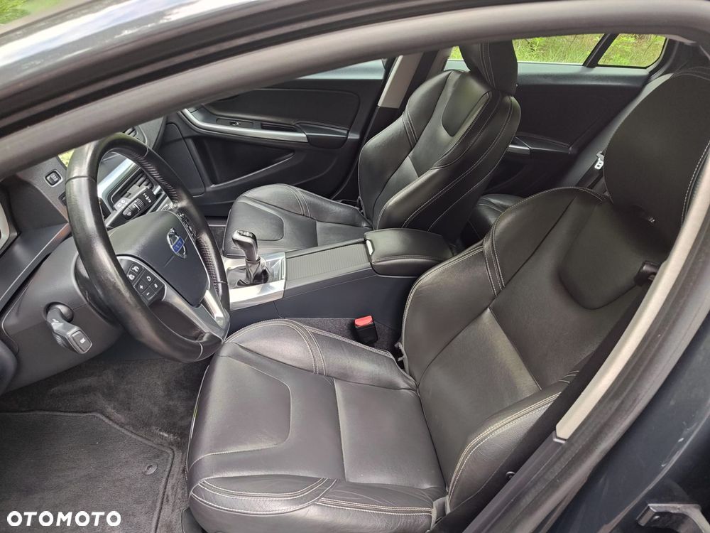 Volvo V60 D4 Momentum - 15