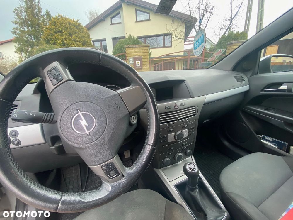 Opel Astra III GTC 1.6 Enjoy - 13