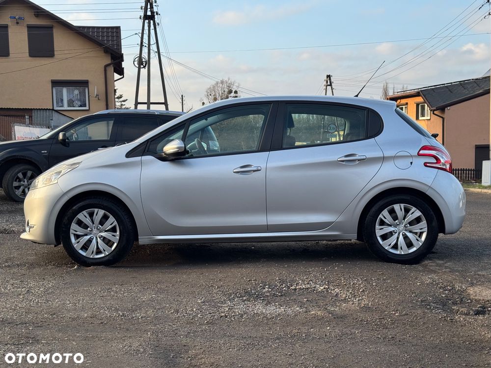 Peugeot 208 - 12
