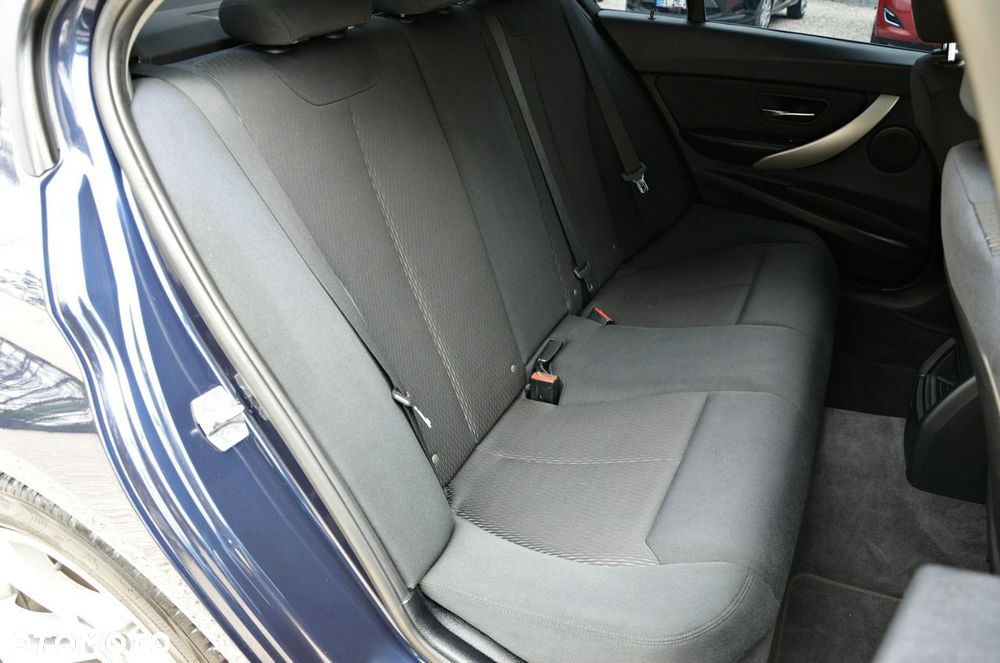 BMW Seria 3 318d Blue Performance Sport Line - 35