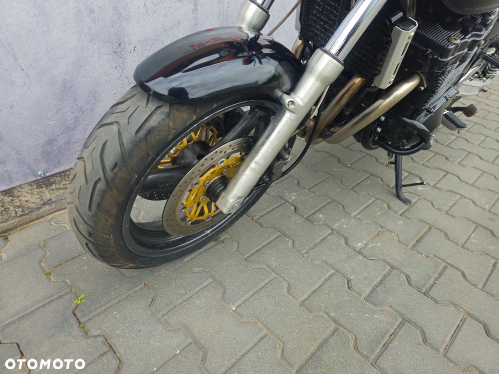 Suzuki GSX - 11