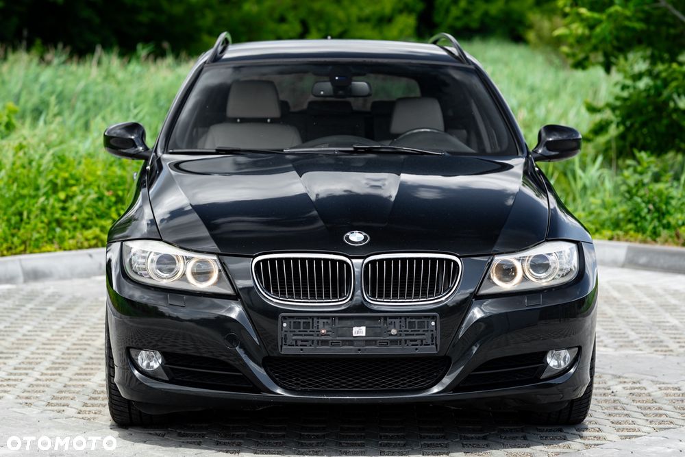 BMW Seria 3 325i xDrive Edition Exclusive - 7