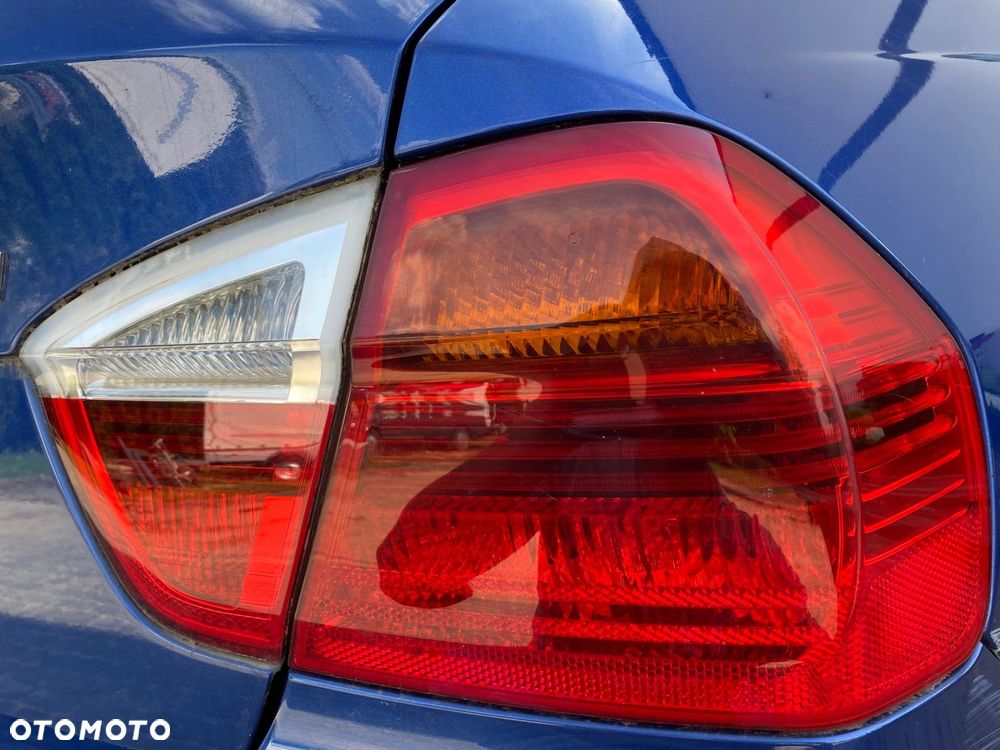 BMW E90 LIFT LAMPA BŁOTNIKA PRAWA TYŁ TYLNA SEDAN EURO - 1