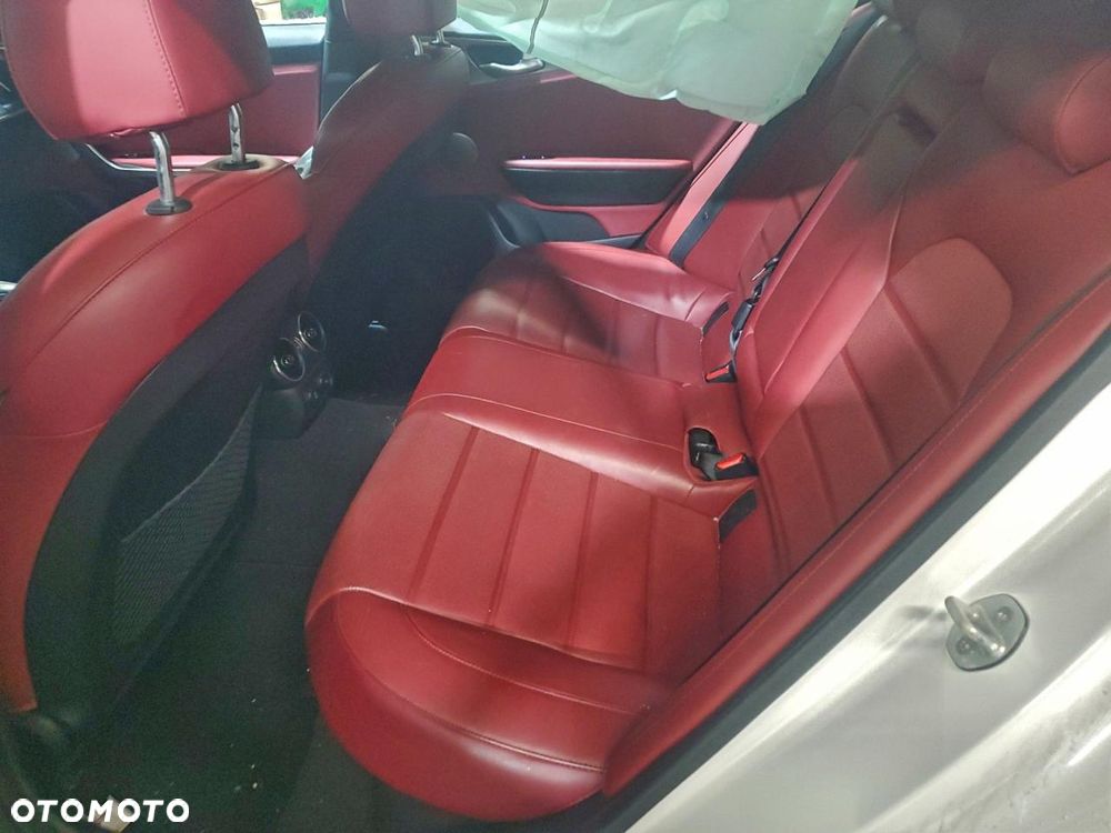 Kia Stinger 3.3 T-GDI AWD GT - 7