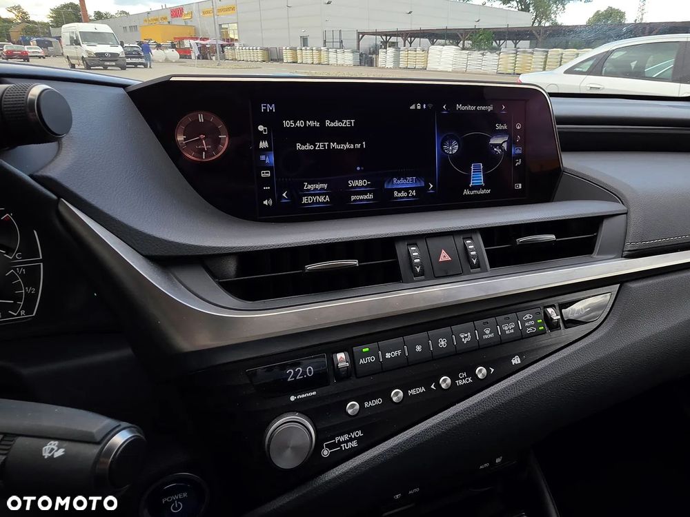 Lexus ES 300h Business Edition + - 17