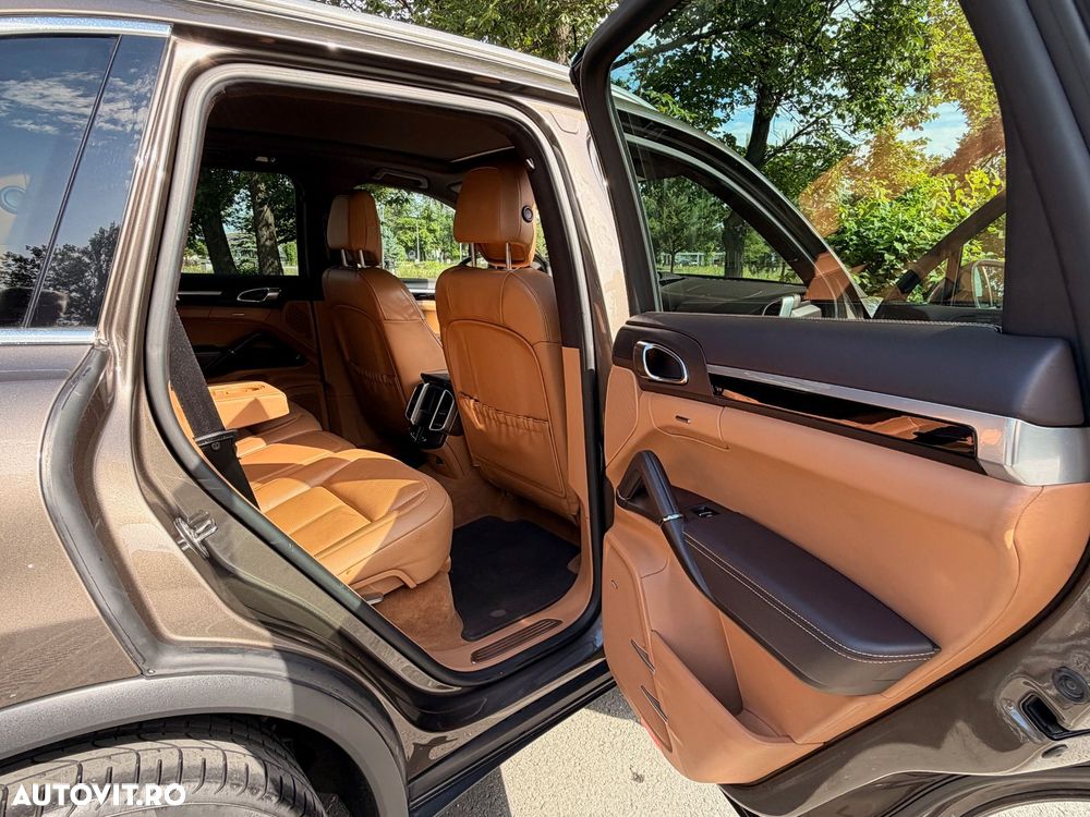 Porsche Cayenne 3.0 L - 21