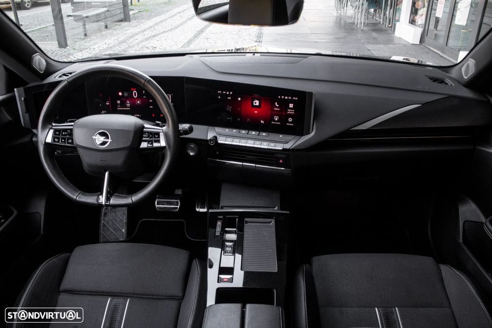 Opel Astra Sports Tourer 1.2 Turbo Auto GS Line - 32