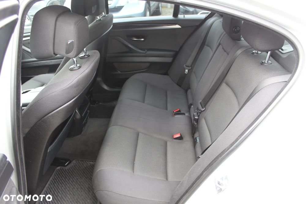 BMW Seria 5 520d - 29