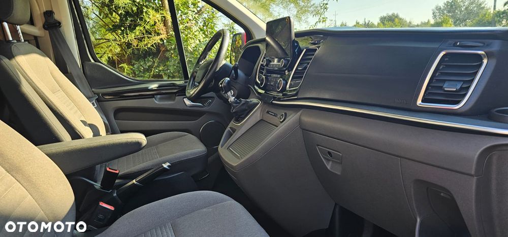 Ford Tourneo Custom - 33