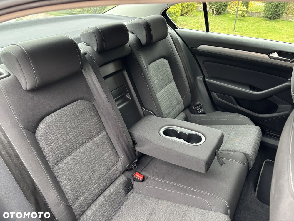 Volkswagen Passat - 18