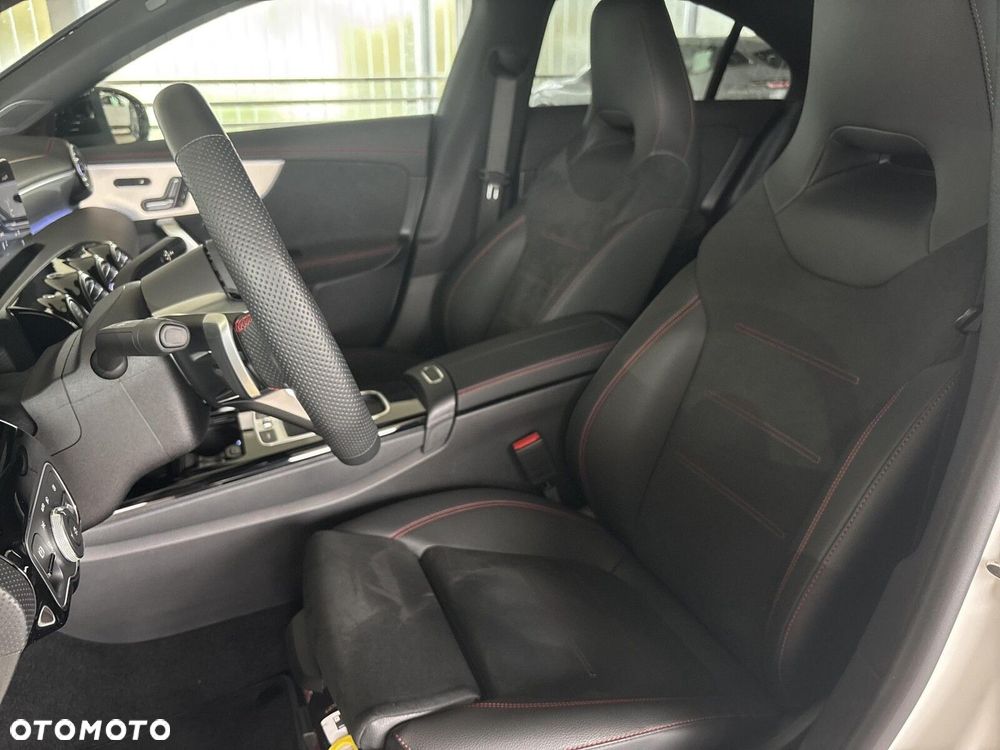 Mercedes-Benz CLA - 16