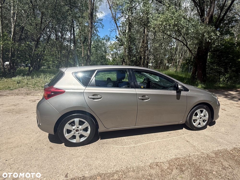 Toyota Auris 1.6 Premium Comfort MS - 4