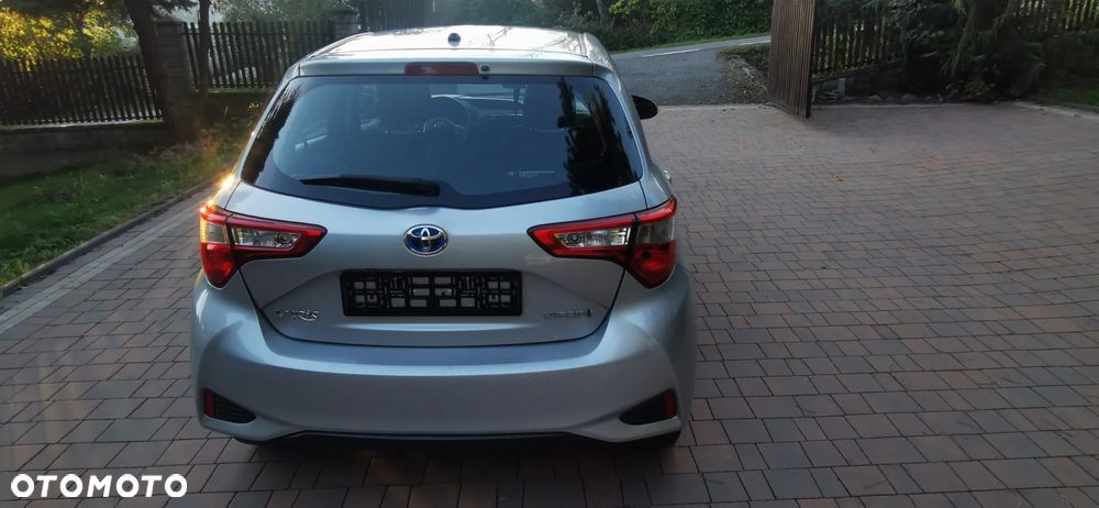 Toyota Yaris Hybrid 100 Active EU6 - 6