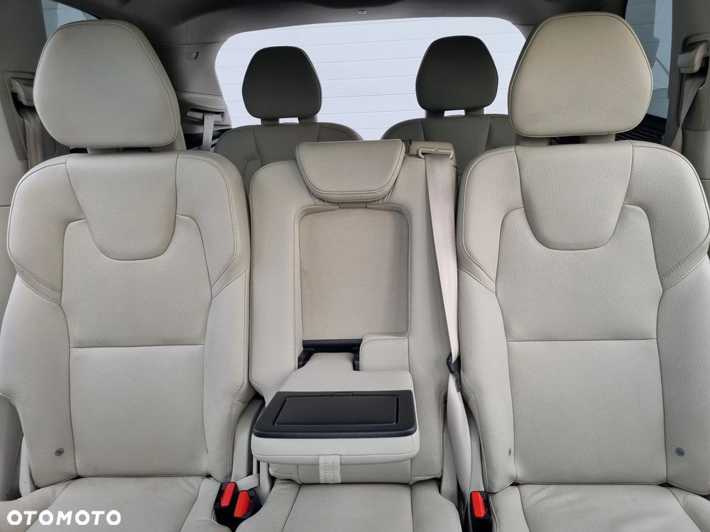 Volvo XC 90 T5 AWD Geartronic Momentum Pro - 24