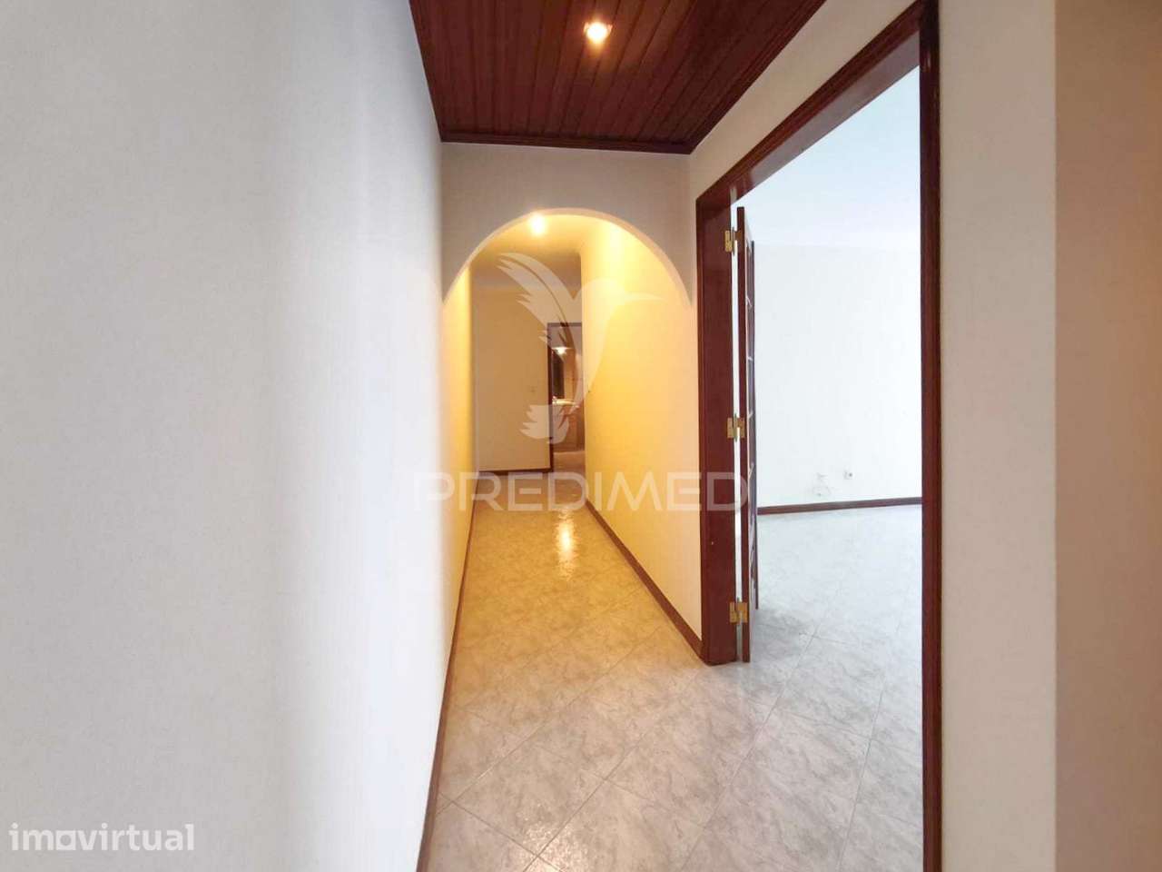 Apartamento T2 c/ parqueamento - Grande imagem: 4/23