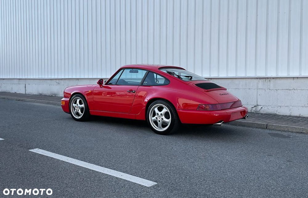 Porsche 911 Carrera 4 - 3