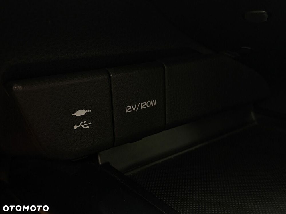 Toyota Camry 2.5 Hybrid Comfort CVT - 24