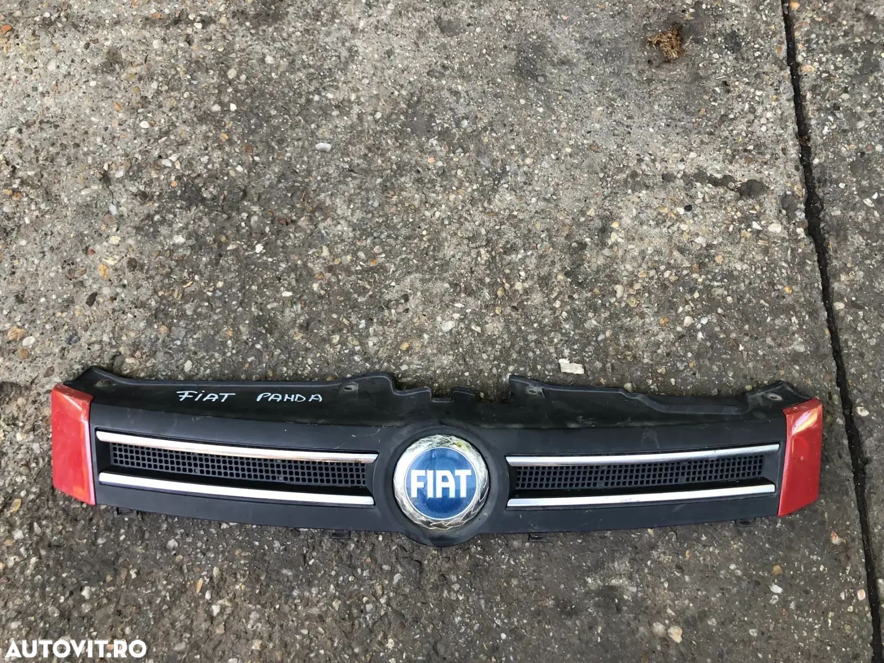 Grila bara fata Fiat Panda rosu - 1
