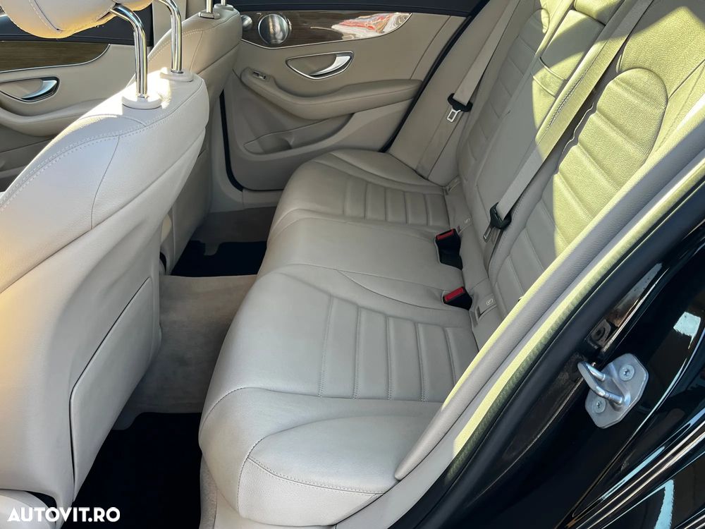 Mercedes-Benz C 400 4MATIC - 11
