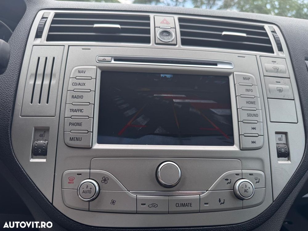 Ford Kuga - 24