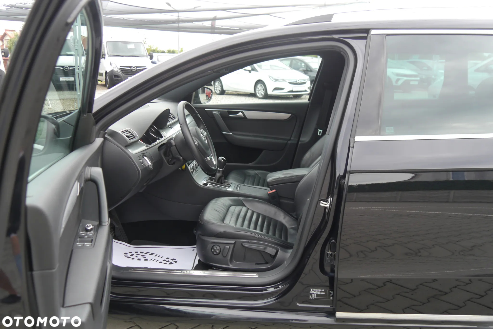 Volkswagen Passat 2.0 TDI Highline R-Style - 14