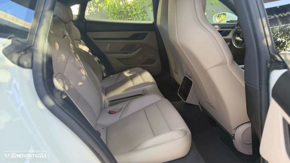 Porsche Taycan 4 - 16