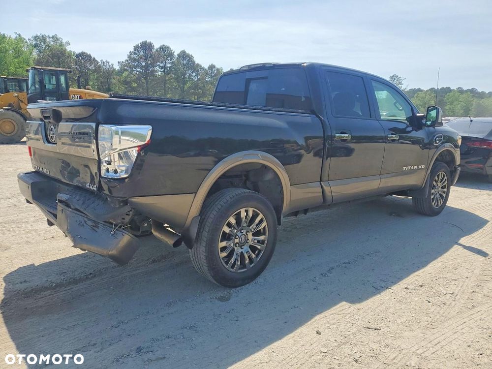 Nissan Titan - 4