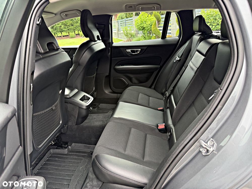 Volvo V60 D4 Drive-E Dynamic Edition (Momentum) - 19