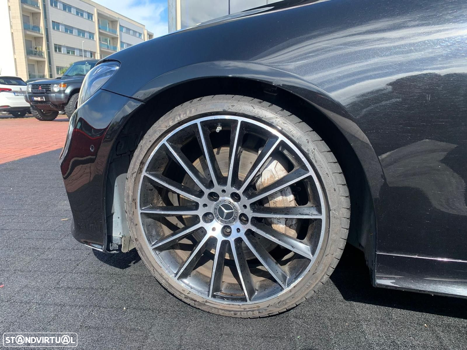 Mercedes-Benz E 300 AMG Line - 3