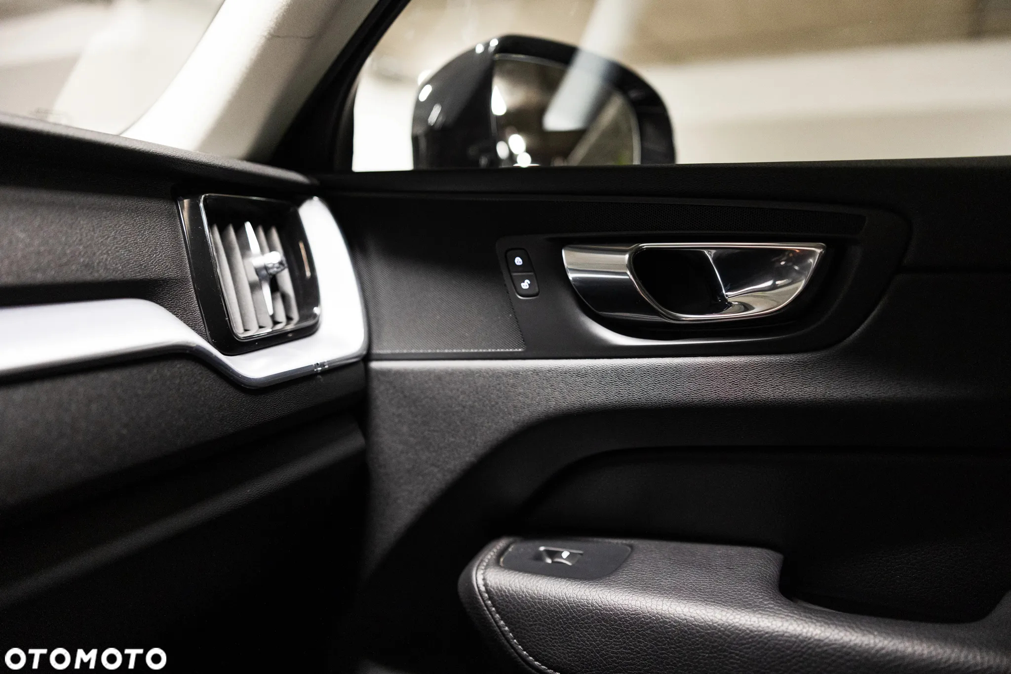Volvo XC 60 B5 B AWD Ultimate Black Edition - 25