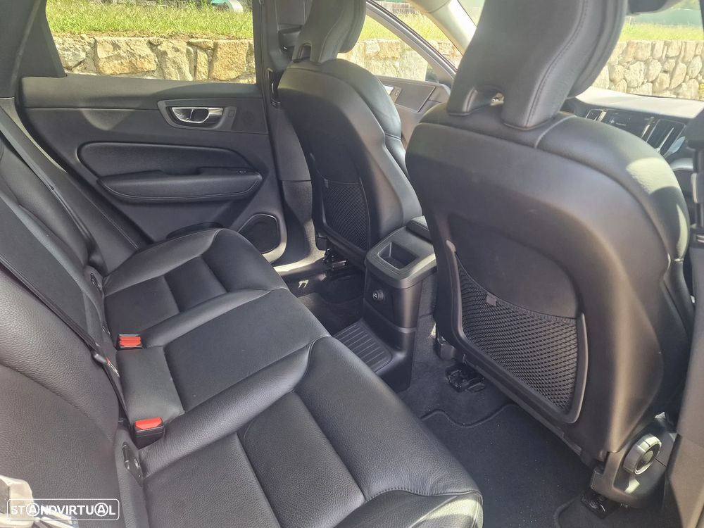 Volvo XC 60 2.0 T8 PHEV R-Design AWD - 7