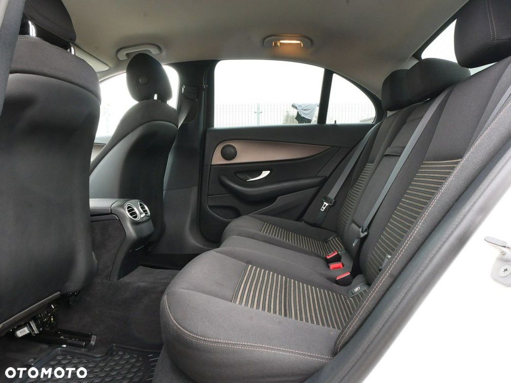 Mercedes-Benz Klasa E 220 d 9G-TRONIC - 8